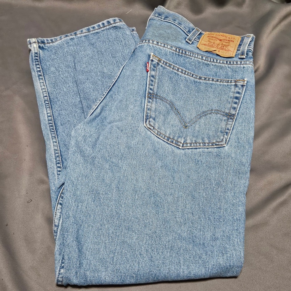 Vintage Levis 505 Regular Fit Men Light Wash Straight Leg Blue Denim Jeans 40x30